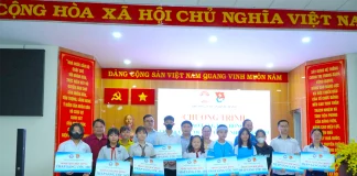 trao-tang-hoc-bong-cho-hoc-sinh-ngheo-vuot-kho-phuong-25-quan-binh-thanh-2025-4