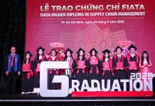 Tân cử nhân Khóa 60 ngành Logistics và Quản lý chuỗi cung ứng nhận chứng chỉ FIATA – Hành trang vươn tầm quốc tế tan-cu-nhan-khoa-60-nganh-logistics-va-quan-ly-chuoi-cung-ung-nhan-chung-chi-fiata-8
