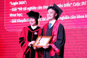 tri-tue-ban-linh-guong-mat-thu-khoa-tot-nghiep-1