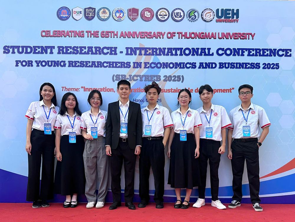 sv-co-so-ii-tham-du-hoi-thao-quoc-te-sv-nckh-sr-icyreb-2025-1