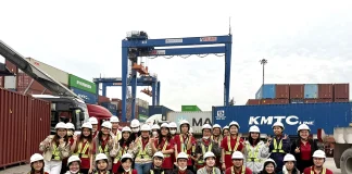 sinh-vien-ngoai-thuong-hoc-thuc-te-tai-cang-cat-lai-4