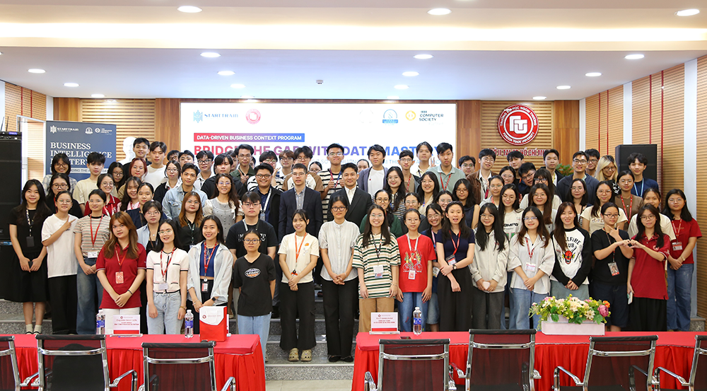 sinh-vien-co-so-ii-tham-gia-hoi-thao-bridge-the-gap-with-data-mastery-6