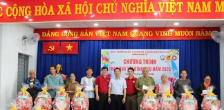 chung-tay-cham-tet-binh-ngo-cho-nguoi-khiem-thi-va-ho-kho-khan-tai-phuong-thanh-my-tay-3