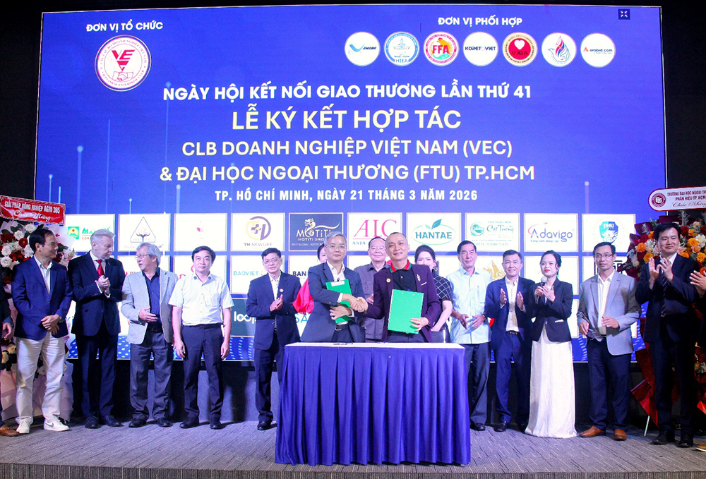 phan-hieu-truong-dh-ngoai-thuong-ky-ket-hop-tac-chien-luoc-voi-clb-doanh-nghiep-vn-2