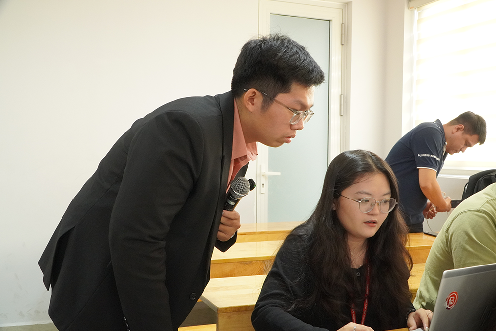 phan-hieu-truong-dh-ngoai-thuong-phoi-hop-voi-starttrain-workshop-2