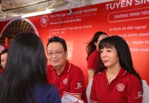 phan-hieu-truong-dh-ngoai-thuong-tai-tphcm-trong-ngay-hoi-tu-van-huong-nghiep-2026-3