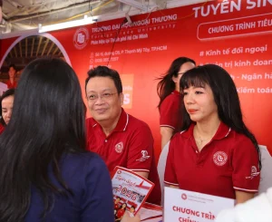 phan-hieu-truong-dh-ngoai-thuong-tai-tphcm-trong-ngay-hoi-tu-van-huong-nghiep-2026-3