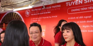 phan-hieu-truong-dh-ngoai-thuong-tai-tphcm-trong-ngay-hoi-tu-van-huong-nghiep-2026-3