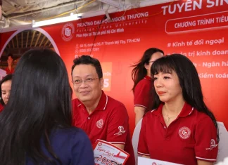 Gian tư vấn của Phân hiệu Trường Đại học Ngoại thương tại TP. HCM sôi động tại Ngày hội Tư vấn tuyển sinh – Hướng nghiệp 2026 phan-hieu-truong-dh-ngoai-thuong-tai-tphcm-trong-ngay-hoi-tu-van-huong-nghiep-2026-3