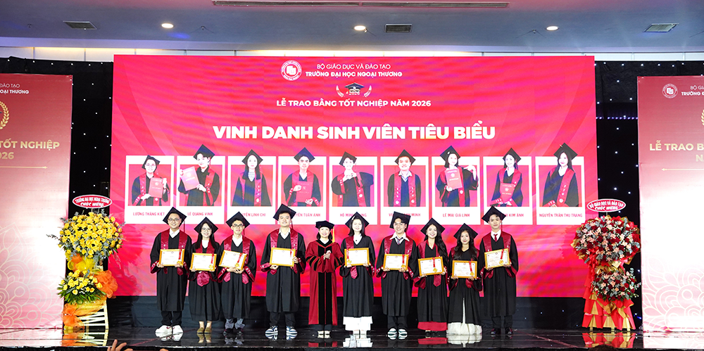 dau-moc-truong-thanh-va-tiep-noi-le-trao-bang-tot-nghiep-thang-04-2026-5