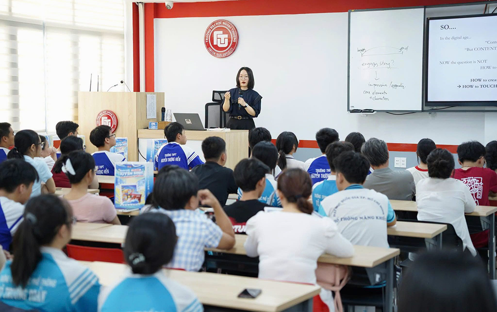 ngay-hoi-tuyen-sinh-con-duong-ra-bien-lon-tai-phan-hieu-truong-dh-ngoai-thuong-tphcm-2026-14