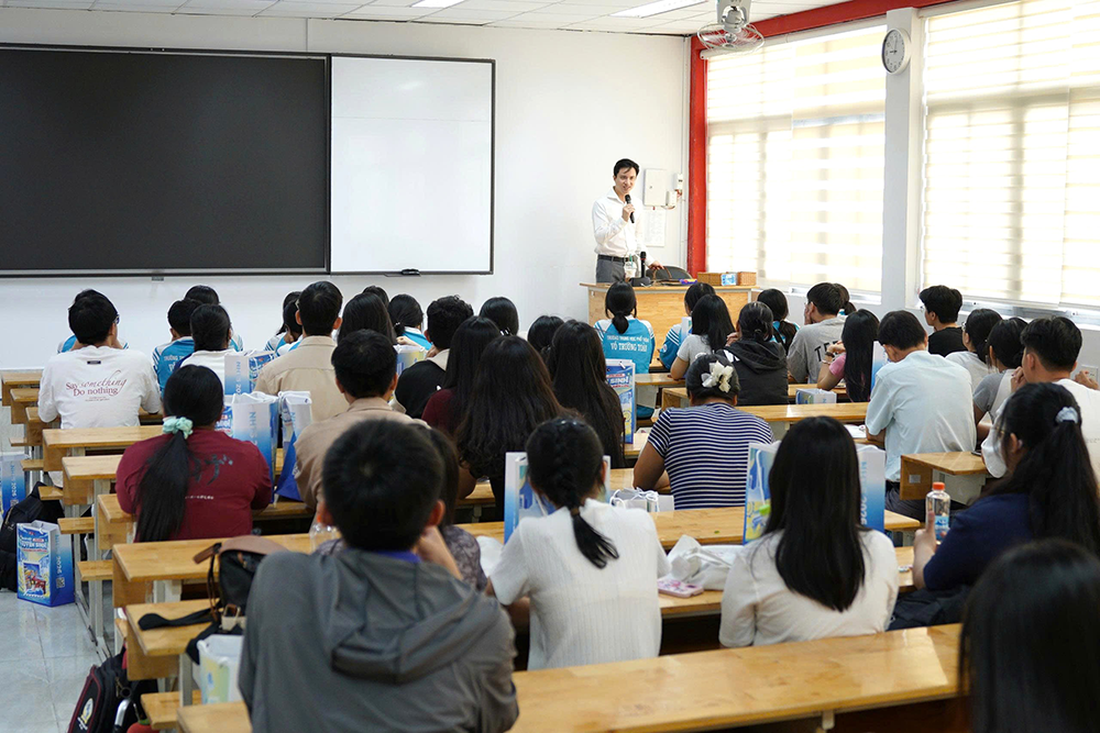 ngay-hoi-tuyen-sinh-con-duong-ra-bien-lon-tai-phan-hieu-truong-dh-ngoai-thuong-tphcm-2026-15
