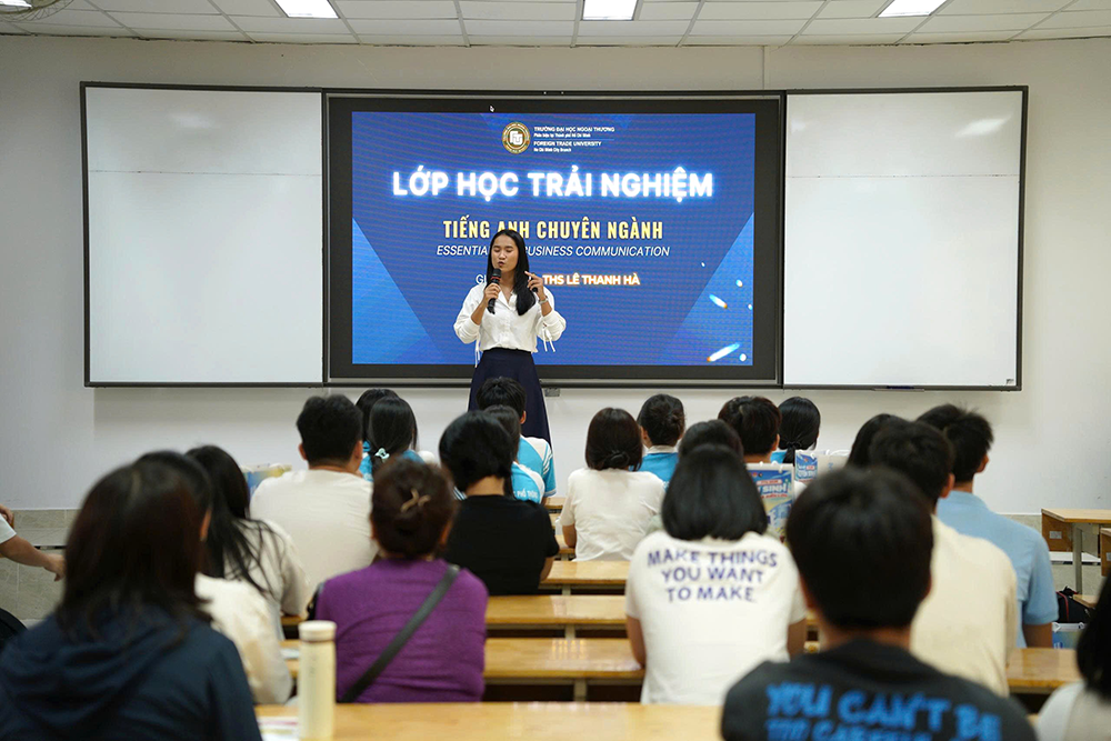 ngay-hoi-tuyen-sinh-con-duong-ra-bien-lon-tai-phan-hieu-truong-dh-ngoai-thuong-tphcm-2026-16