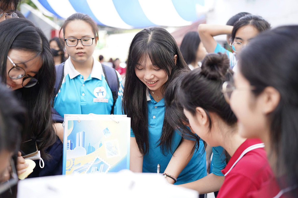 ngay-hoi-tuyen-sinh-con-duong-ra-bien-lon-tai-phan-hieu-truong-dh-ngoai-thuong-tphcm-2026-20