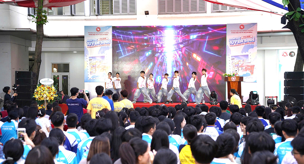 ngay-hoi-tuyen-sinh-con-duong-ra-bien-lon-tai-phan-hieu-truong-dh-ngoai-thuong-tphcm-2026-23