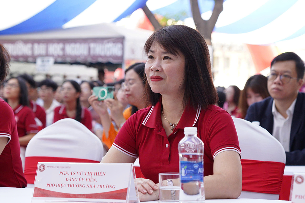 ngay-hoi-tuyen-sinh-con-duong-ra-bien-lon-tai-phan-hieu-truong-dh-ngoai-thuong-tphcm-2026-4