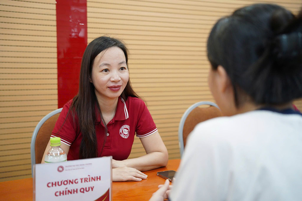 ngay-hoi-tuyen-sinh-con-duong-ra-bien-lon-tai-phan-hieu-truong-dh-ngoai-thuong-tphcm-2026-7