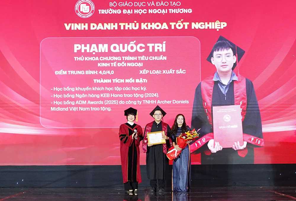 tu-giang-duong-den-khat-vong-vuon-xa-thu-khoa-k61-phan-hieu-truong-dh-ngoai-thuong-1