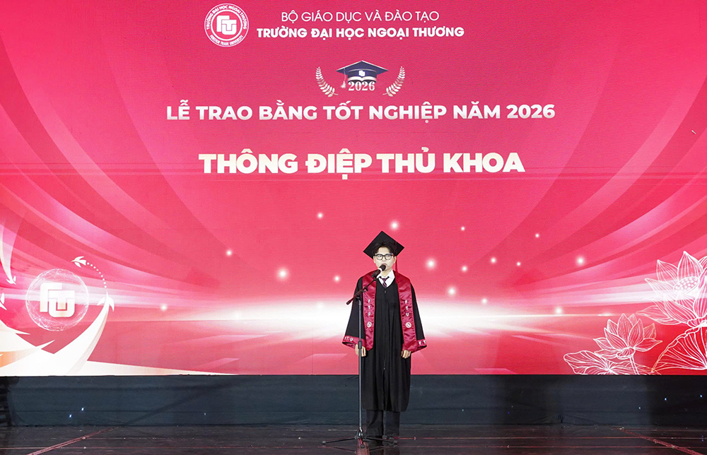 tu-giang-duong-den-khat-vong-vuon-xa-thu-khoa-k61-phan-hieu-truong-dh-ngoai-thuong-2