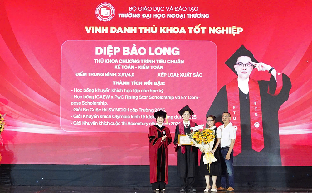 tu-giang-duong-den-khat-vong-vuon-xa-thu-khoa-k61-phan-hieu-truong-dh-ngoai-thuong-3