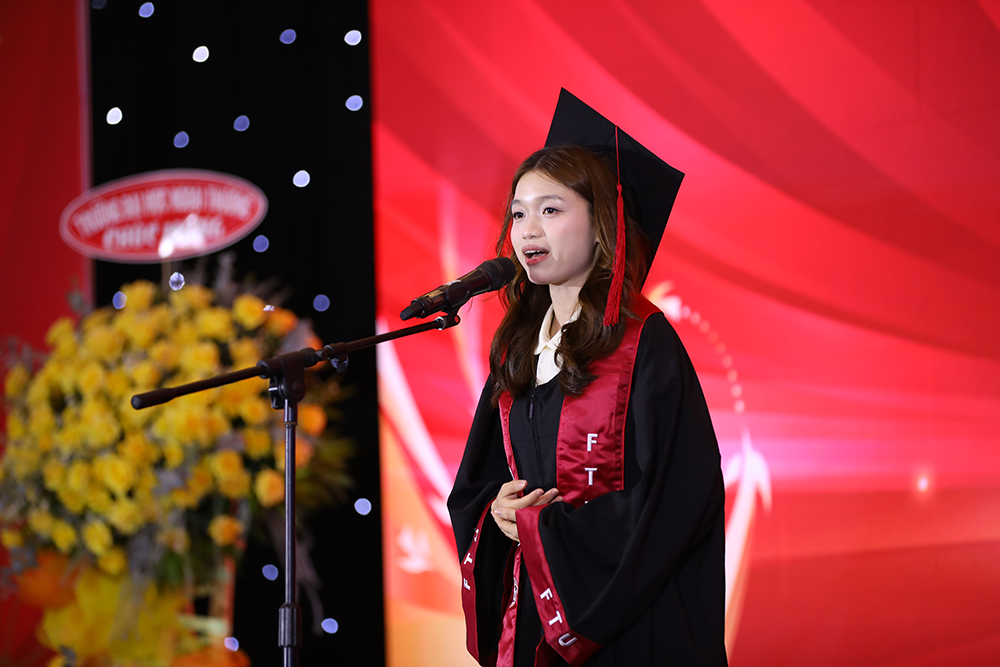 tu-giang-duong-den-khat-vong-vuon-xa-thu-khoa-k61-phan-hieu-truong-dh-ngoai-thuong-4