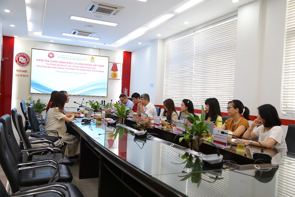 cd-cstv-ph-lam-viec-voi-uy-ban-kiem-tra-cd-truong-dai-hoc-ngoai-thuong-chap-hanh-dieu-le-cong-doan-2