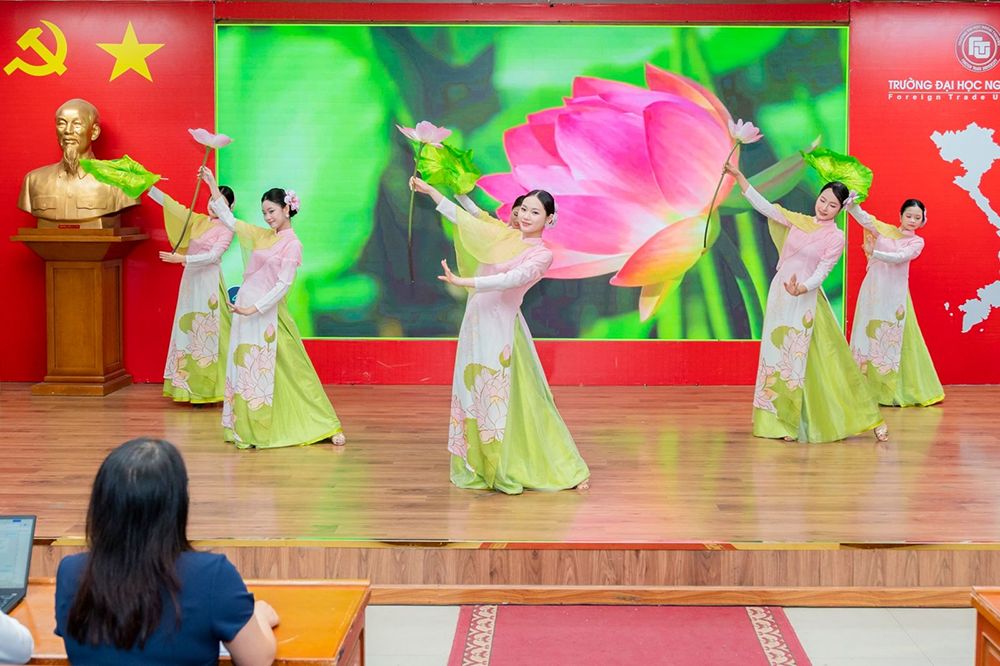 chuong-trinh-nguoi-la-niem-tin-tat-thang-ky-niem-136-nam-ngay-sinh-chu-tich-ho-chi-minh-6