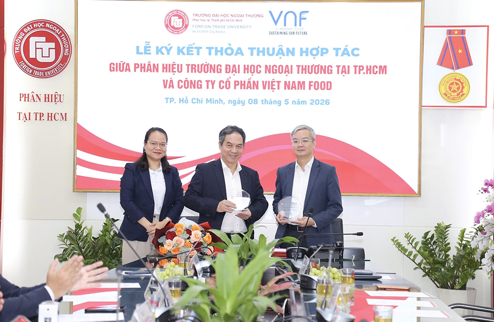 ph-truong-dh-ngoai-thuong-tai-tphcm-hop-tac-cty-cp-viet-nam-food-cty-sondoong-labs-6