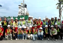 sv-ph-truong-dh-ngoai-thuong-tham-quan-cang-cat-lai-8