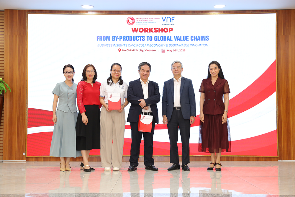 tu-phu-pham-den-chuoi-gia-tri-toan-cau-sv-ph-truong-dh-ngoai-thuong-tai-tphcm-1