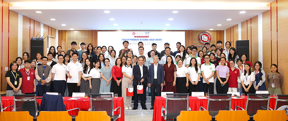 tu-phu-pham-den-chuoi-gia-tri-toan-cau-sv-ph-truong-dh-ngoai-thuong-tai-tphcm-10