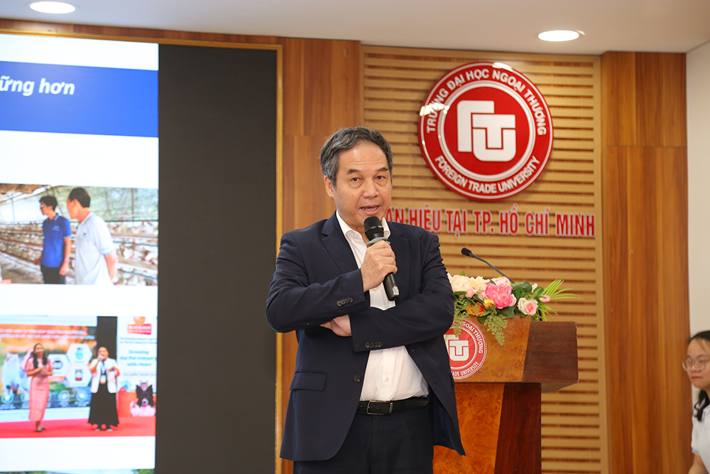 tu-phu-pham-den-chuoi-gia-tri-toan-cau-sv-ph-truong-dh-ngoai-thuong-tai-tphcm-7