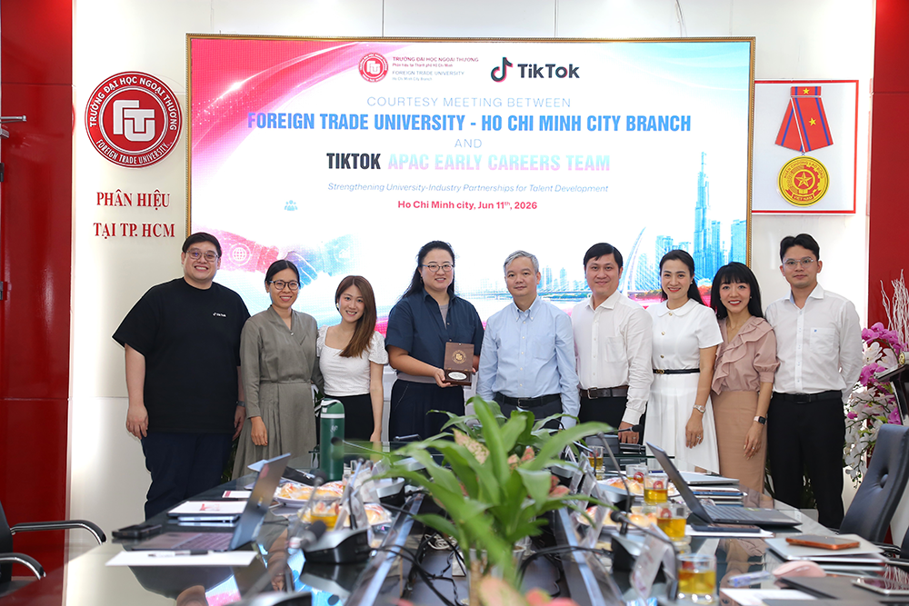thuc-day-hop-tac-chien-luoc-phat-trien-voi-tiktok-apac-early-careers-team-5
