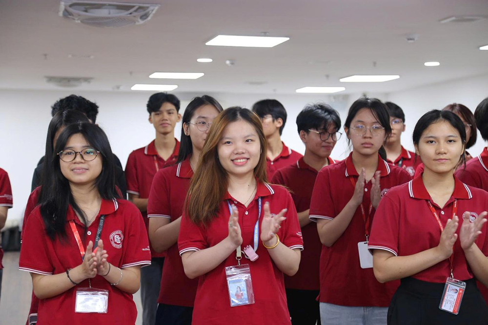 khoi-dau-nam-hoc-moi-2026-2027-lan-toa-tinh-than-doi-moi-12