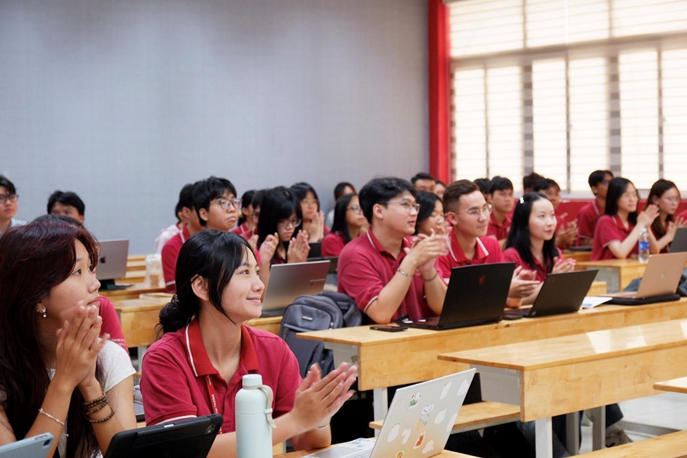 khoi-dau-nam-hoc-moi-2026-2027-lan-toa-tinh-than-doi-moi-14