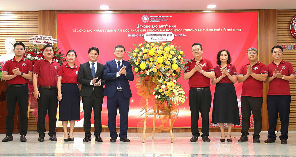 phan-hieu-truong-dh-ngoai-thuong-tb-qđ-ve-cong-tac-nhan-su-ban-giam-doc-5