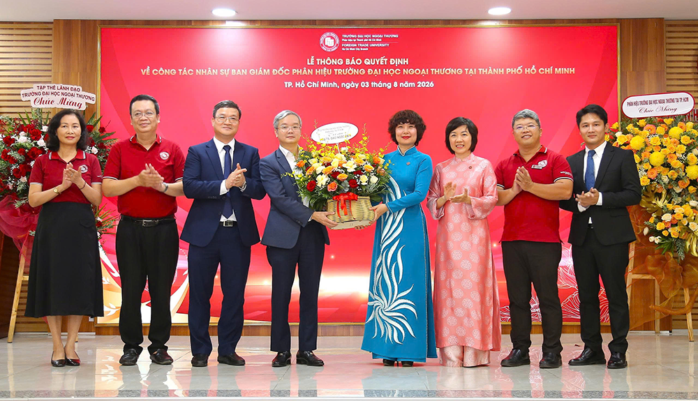 phan-hieu-truong-dh-ngoai-thuong-tb-qđ-ve-cong-tac-nhan-su-ban-giam-doc-7