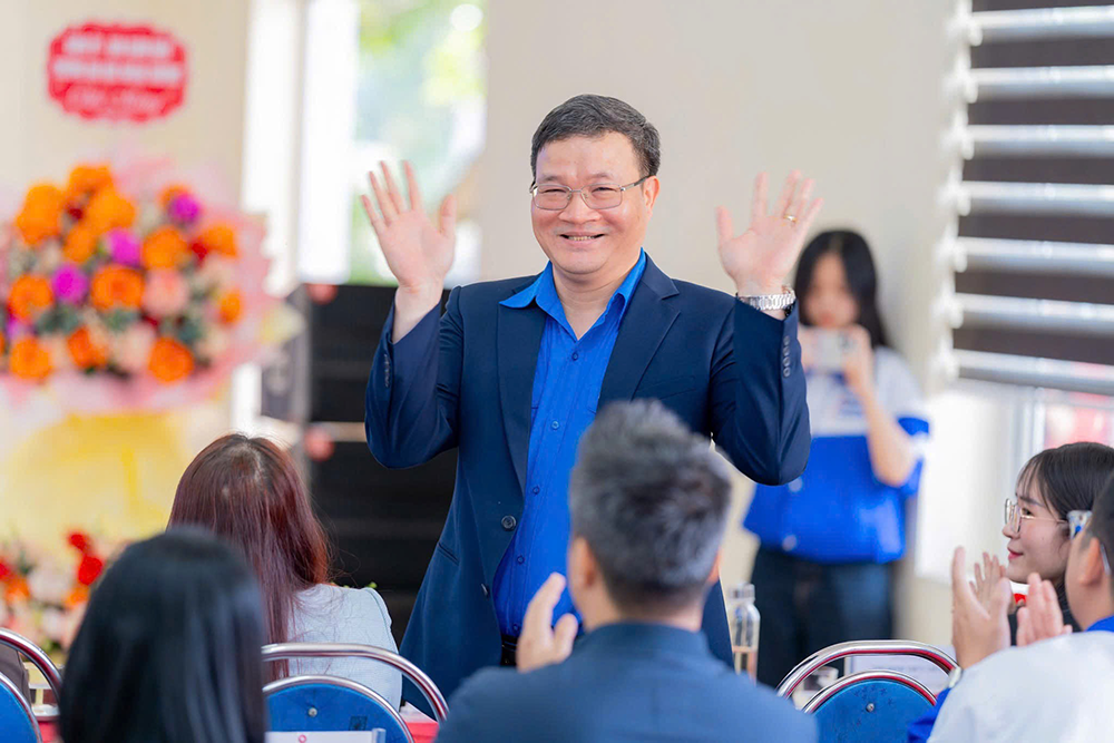truong-dh-ngoai-thuong-bo-nhiem-ts-nguyen-binh-minh-lam-giam-doc-phan-hieu-6