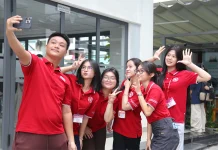 K65 – lần đầu khoác lên mình màu áo Ngoại thương k65-lan-dau-khoac-len-minh-mau-ao-ngoai-thuong-9