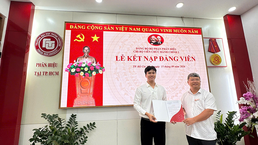 ket-nap-dang-vien-cho-quan-chung-uu-tu-pham-viet-quoc-3