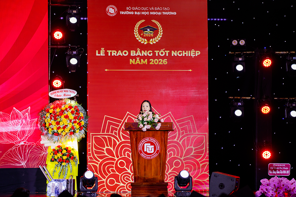 le-trao-bang-tot-nghiep-cua-the-he-dong-hanh-cung-su-chuyen-minh-cua-ph-12