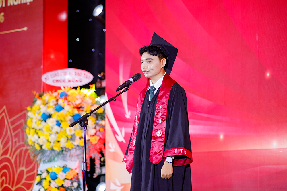 le-trao-bang-tot-nghiep-cua-the-he-dong-hanh-cung-su-chuyen-minh-cua-ph-13