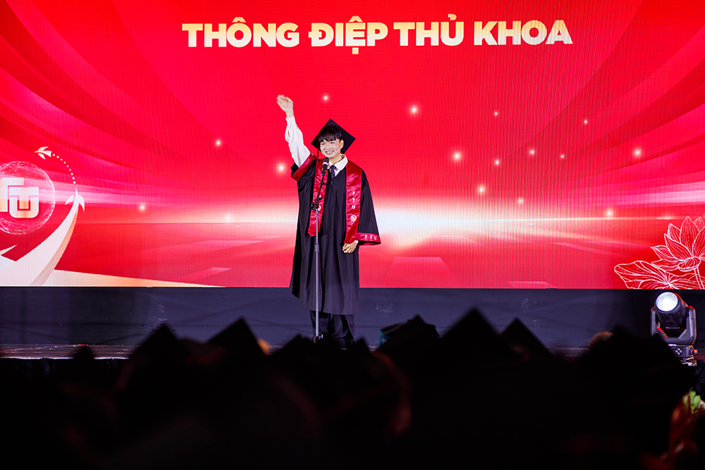 le-trao-bang-tot-nghiep-cua-the-he-dong-hanh-cung-su-chuyen-minh-cua-ph-14