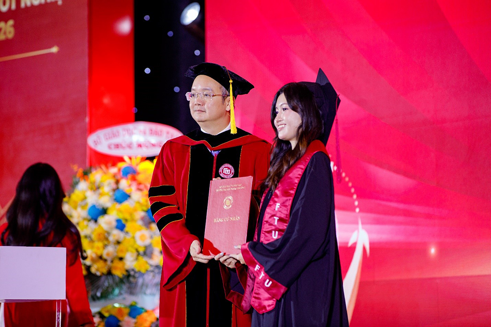 le-trao-bang-tot-nghiep-cua-the-he-dong-hanh-cung-su-chuyen-minh-cua-ph-19