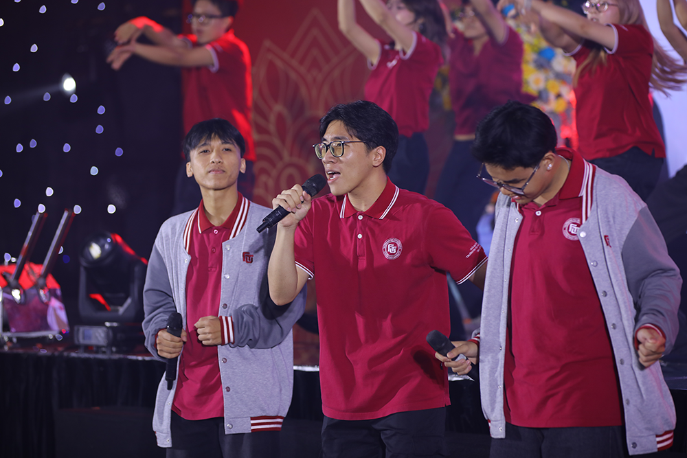 le-trao-bang-tot-nghiep-cua-the-he-dong-hanh-cung-su-chuyen-minh-cua-ph-27