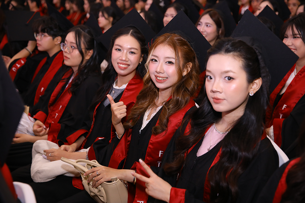 le-trao-bang-tot-nghiep-cua-the-he-dong-hanh-cung-su-chuyen-minh-cua-ph-29