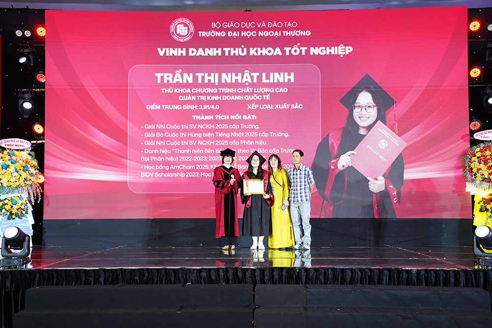 le-trao-bang-tot-nghiep-cua-the-he-dong-hanh-cung-su-chuyen-minh-cua-ph-6