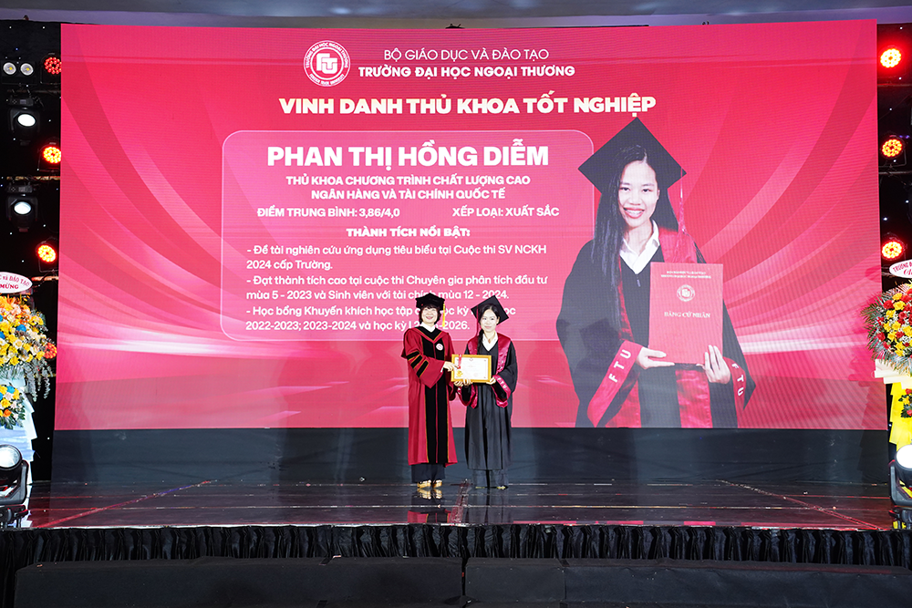 le-trao-bang-tot-nghiep-cua-the-he-dong-hanh-cung-su-chuyen-minh-cua-ph-7