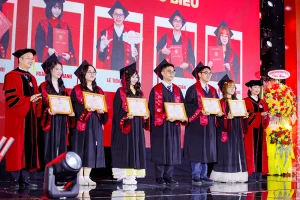 le-trao-bang-tot-nghiep-cua-the-he-dong-hanh-cung-su-chuyen-minh-cua-ph-8