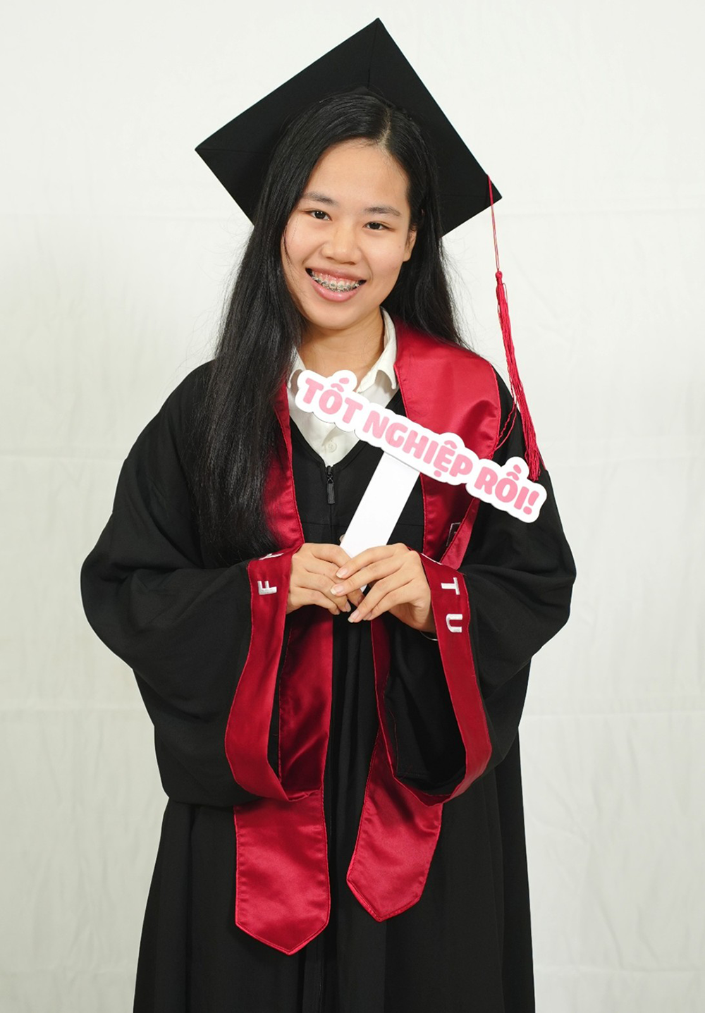 phan-thi-hong-diem-thu-khoa-chuong-trinh-clc-ngan-hang-va-tai-chinh-quoc-te-1